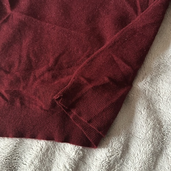 Used 100% Cashmere Women's V-Neck Long-Sleeve Sweater size Large Crantini color - Picture 8 of 10